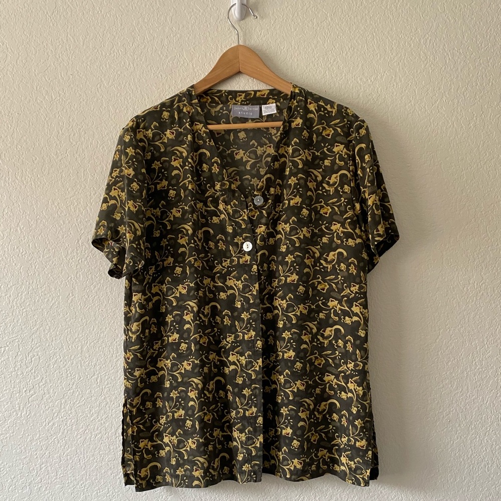 Jaclyn Smith STUDIO silk floral button down top l